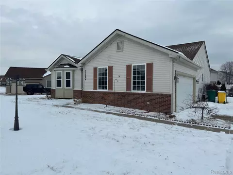 35786 Walden Ct, New Baltimore, MI 48047