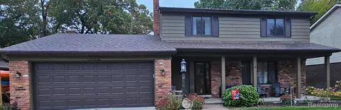 3172 Indianview Dr N, Waterford, MI 48329