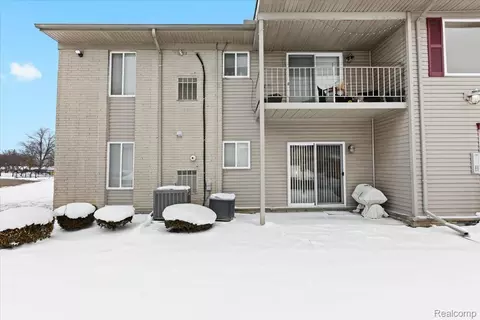 9959 Allen Pointe Dr, Allen Park, MI 48101