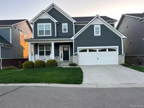 31065 Tremont Ln, Beverly Hills, MI 48025