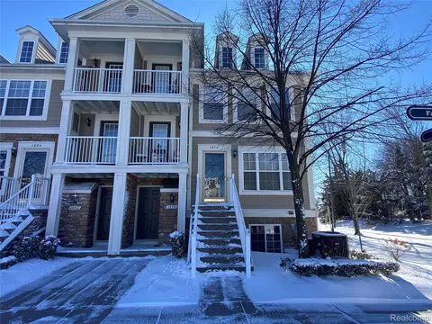 1072 Faulkner, Troy, MI 48083