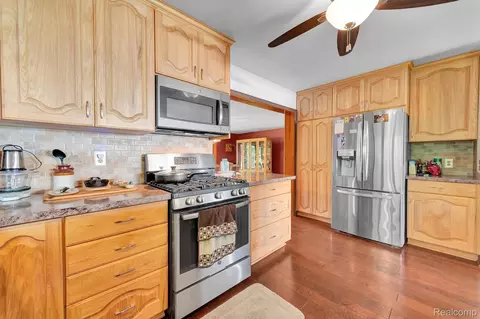 Kitchen - 429 Edgewater, Algonac, MI 48001 photo 2 of 3