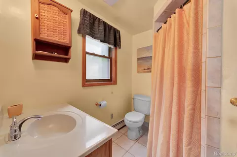 Bath - 429 Edgewater, Algonac, MI 48001 photo 1 of 2