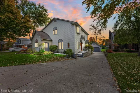 28549 Swan Island Dr, Grosse Ile, MI 48138