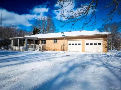18820 Dexter Trl, Unadilla, MI 48137