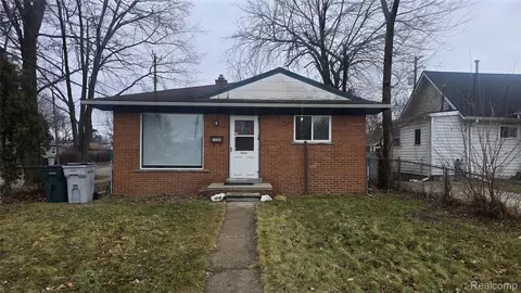 1040 E Bernhard Ave, Hazel Park, MI 48030