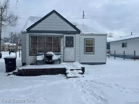 33550 Beechwood St, Westland, MI 48185