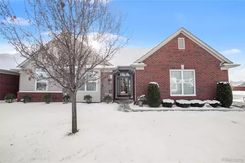 17404 Timber Dr, Macomb, MI 48042