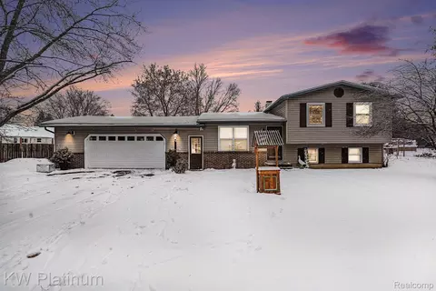 5452 Columbia Ct, Oregon, MI 48446