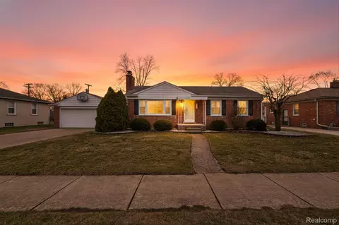 9619 Mayfield St, Livonia, MI 48150