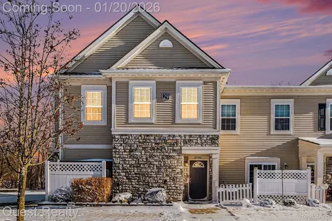 25998 Maritime Cir S, Harrison, MI 48045