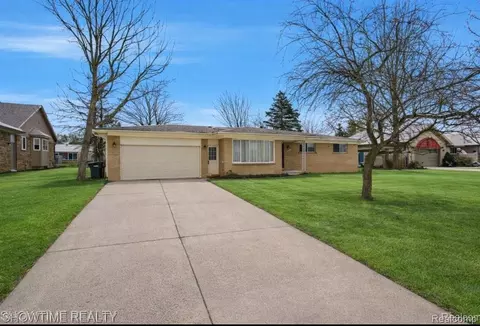 42442 Tessmer Dr, Sterling Heights, MI 48314
