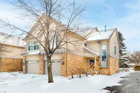 27824 Reo Rd, Grosse Ile, MI 48138