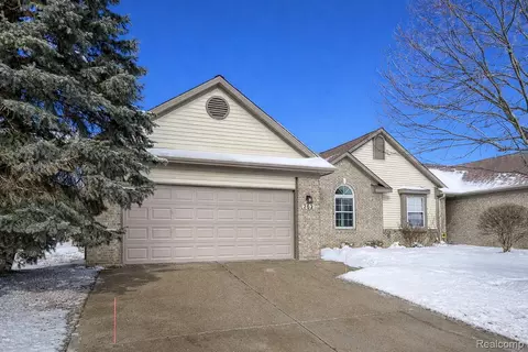 262 Winding Brk #99, Commerce, MI 48390