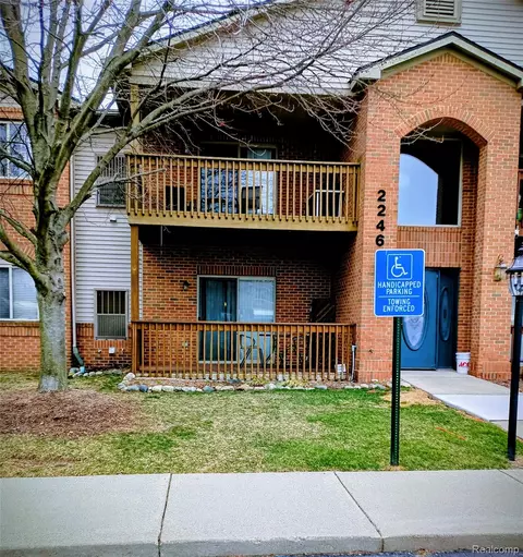 2246 Touchdown Ct #1, Ypsilanti, MI 48197