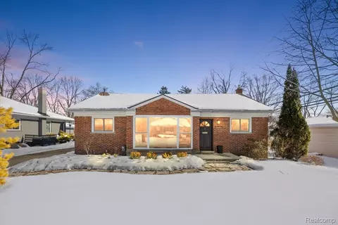 31060 E Rutland St, Beverly Hills, MI 48025