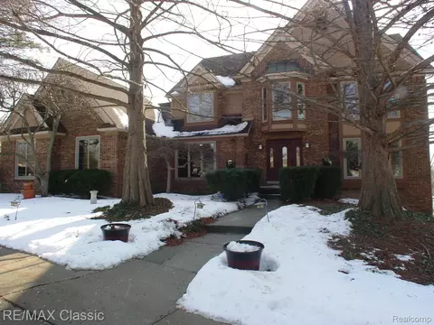 13507 Westbrook Rd, Plymouth, MI 48170