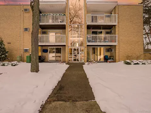 4905 Crooks A2 Rd, Royal Oak, MI 48073