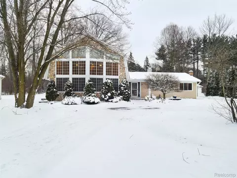 70482 Wolcott Rd, Armada, MI 48005