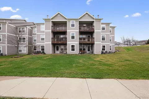 1398 Heatherwood Ln, Pittsfield, MI 48108