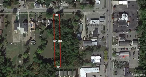 2055 S Long Lake Rd, Fenton, MI 48430