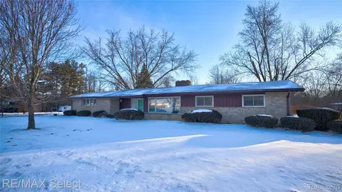 1504 Sun Terrace Dr, Flint, MI 48532