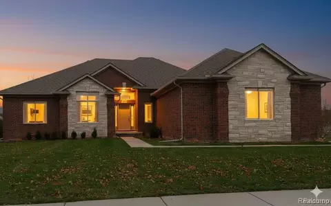 56508 Topaz Dr, Macomb, MI 48042