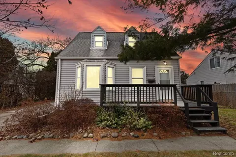 20708 Gaukler St, Saint Clair Shores, MI 48080