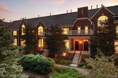 1546 Devon Ln, Troy, MI 48084