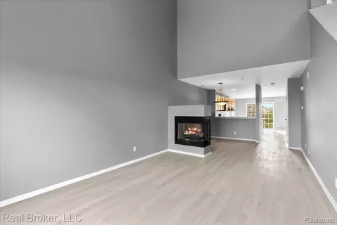 Living - 1546 Devon Ln, Troy, MI 48084 photo 1 of 3