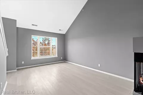 Living - 1546 Devon Ln, Troy, MI 48084 photo 2 of 3