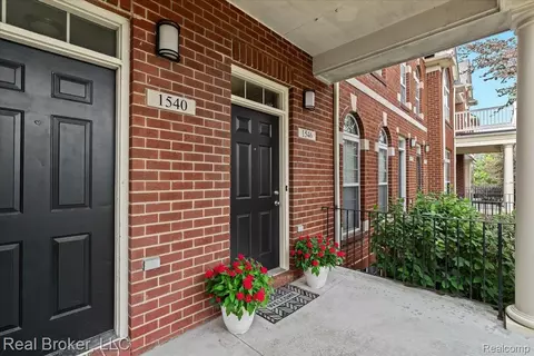 1546 Devon Ln, Troy, MI 48084