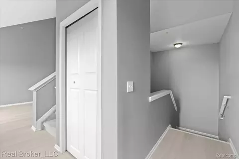 Entry Way - 1546 Devon Ln, Troy, MI 48084 photo 1 of 4