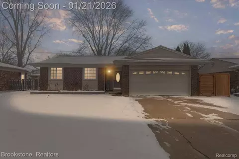 23601 Cedar Ridge Dr, Brownstown, MI 48174