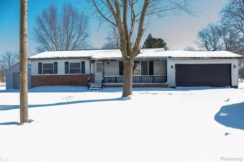 5143 Todd St, Grand Blanc, MI 48439