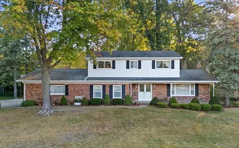 52580 Southdown Rd, Shelby Township, MI 48316