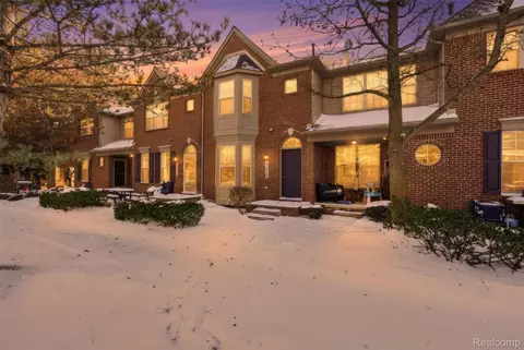 41260 Maplewood Dr #5, Canton, MI 48187