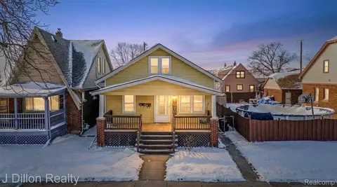 1070 2nd St, Wyandotte, MI 48192