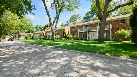516 Neff Lane Ln, Grosse Pointe, MI 48230