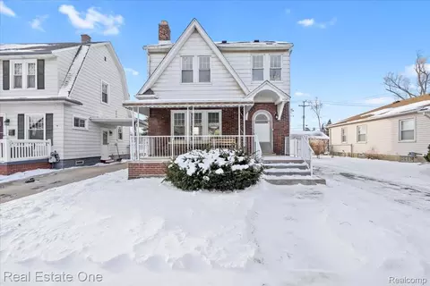 424 2nd St, Wyandotte, MI 48192