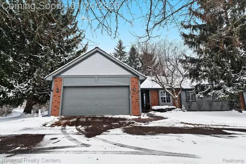 485 Winwood Cir #115, Walled Lake, MI 48390