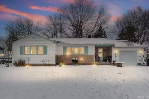 2059 Covert Rd, Burton, MI 48509
