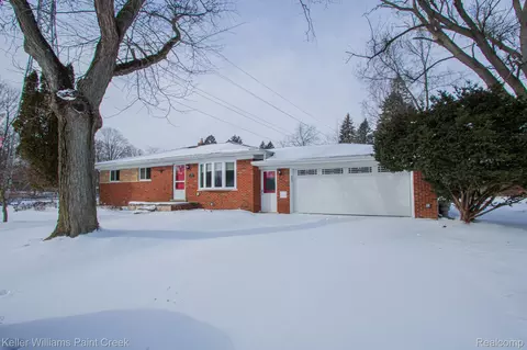 5617 Westfalen Dr, Shelby Township, MI 48317