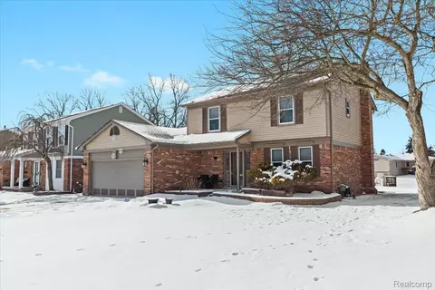 17193 Louise St, Livonia, MI 48152