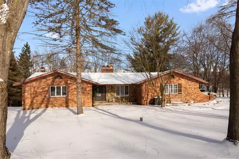 12155 Spencer Rd, Brighton, MI 48380