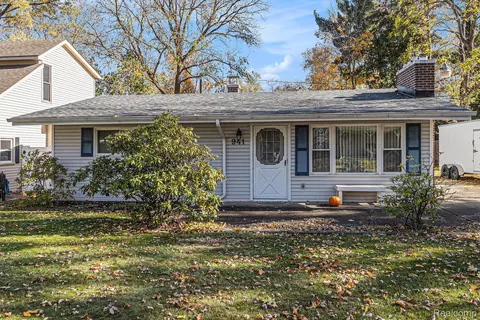 941 Marvell Pl, Waterford, MI 48327