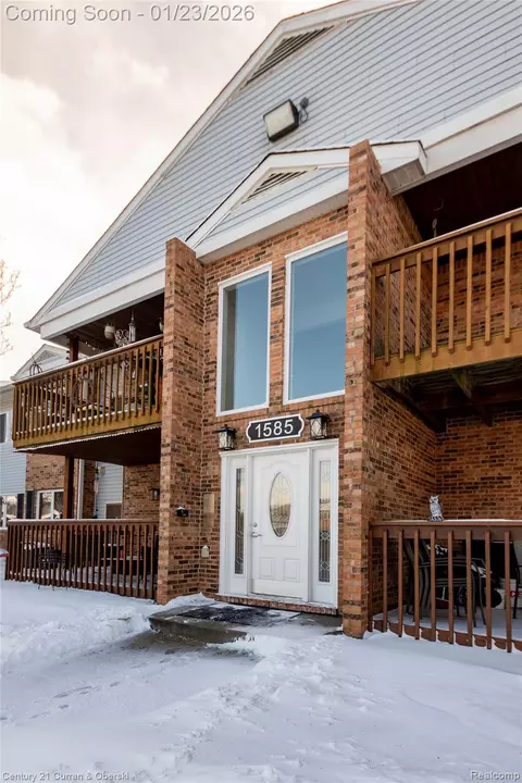 1585 Harbour Blvd #166, Trenton, MI 48183