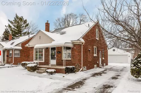 21741 Bournemouth St, Harper Woods, MI 48225