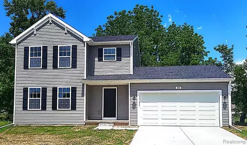 200 Kingsberry Dr, Blissfield, MI 49228