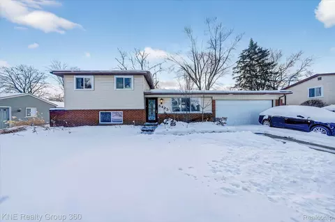 5423 Mikewood Dr, Waterford, MI 48327